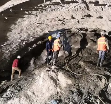 后安镇拱顶带模注浆料的施工流程及注意事项